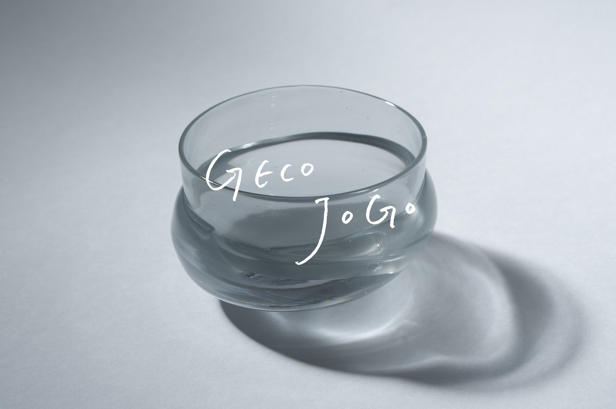 丸みのあるフォルムの酒器「Geco」